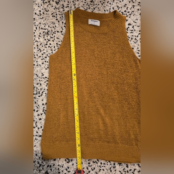Old Navy. Tan/ Gold knit crew neck top. Size Medium. Loose and comfy. - Picture 4 of 8